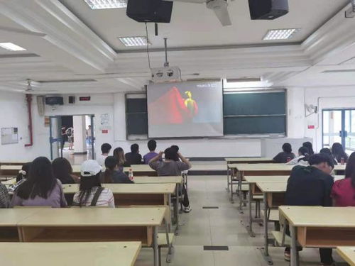 传媒与艺术学院组织学生集中参与全国大学生党史知识竞答大会